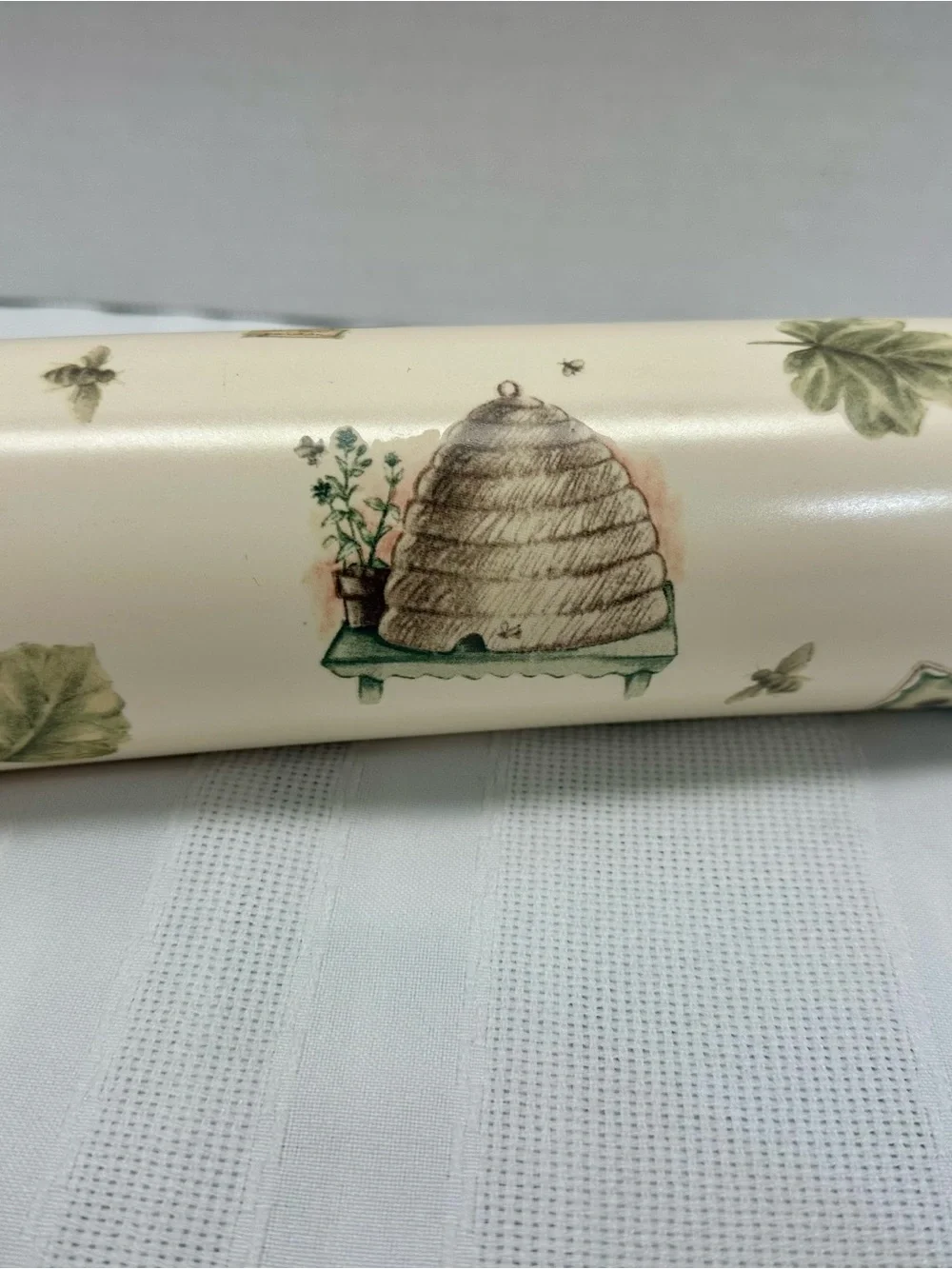 Pfaltzgraff Naturewood rolling pin with wall shelf